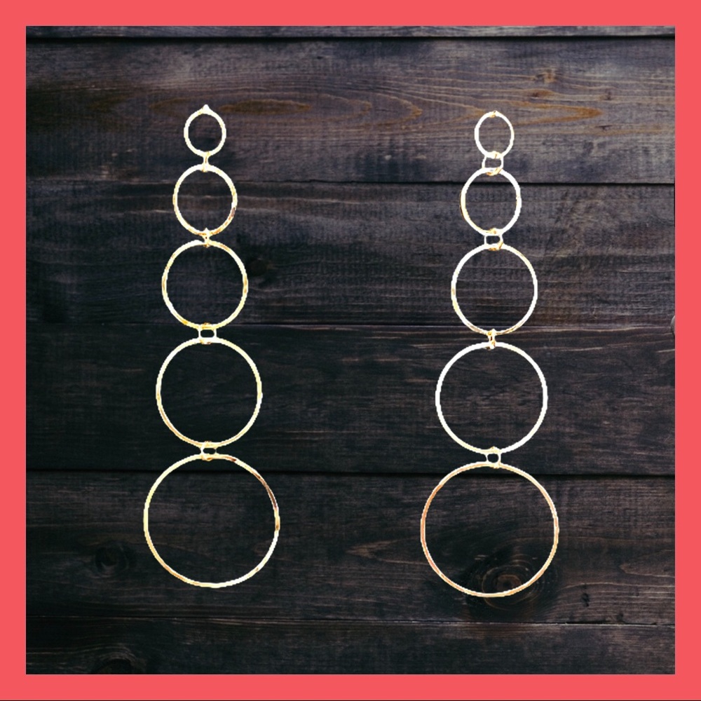 NEW Gold Tone Dangle Circles Earrings.